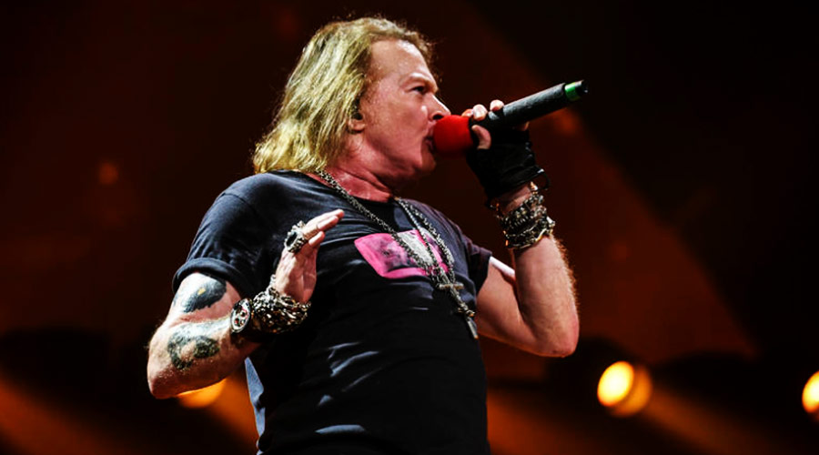 Axl Rose faz homenagem a Dan McCafferty, vocalista do Nazareth