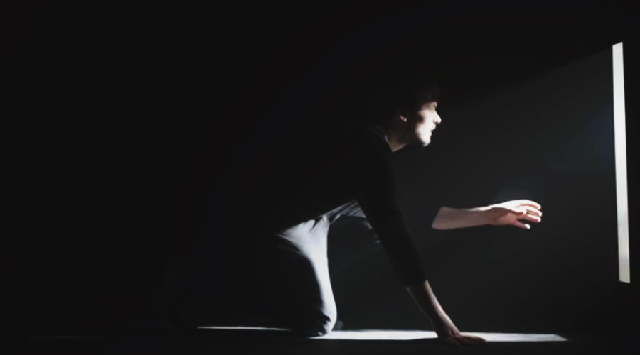 Editors libera videoclipe sombrio do single “Upside Down”