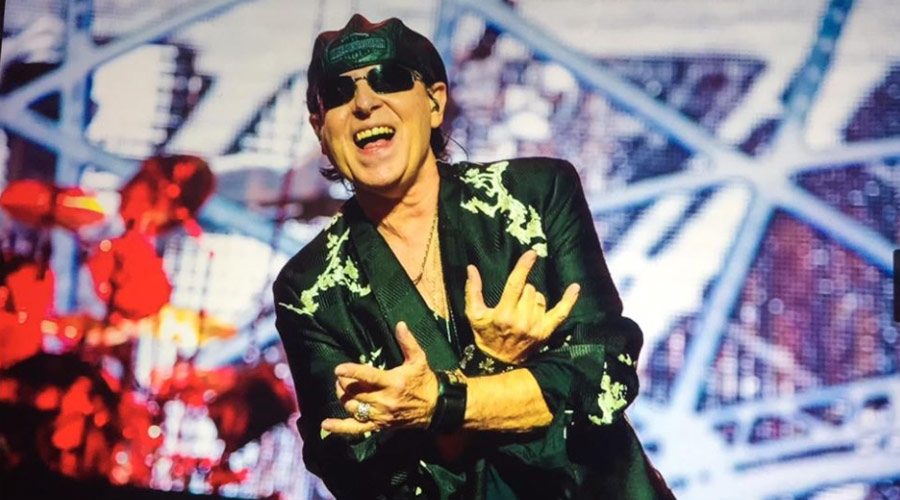 Uma semana após cirurgia, Klaus Meine, do Scorpions, retorna aos palcos! Veja vídeo