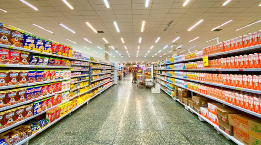 Rede de supermercados anuncia atendimento exclusivo a idosos