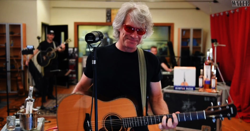 Em live beneficente, Jon Bon Jovi canta “Mr. Brightside”, do The Killers