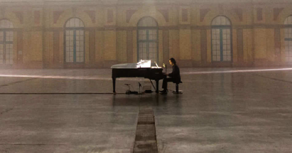 Nick Cave toca suas canções sozinho ao piano em novo álbum