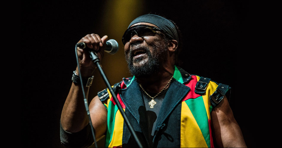 Toots Hibbert, pioneiro do reggae, morre aos 77 anos