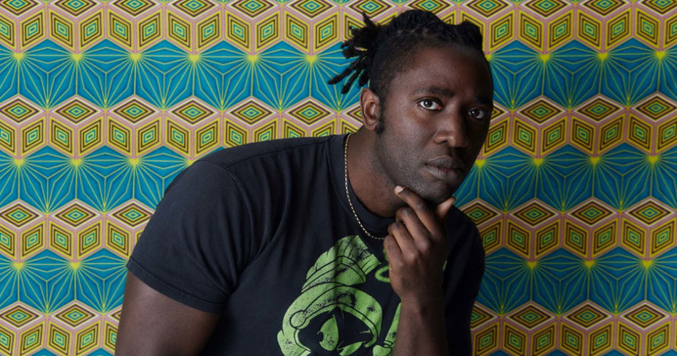 Kele Okereke, do Bloc Party, faz nova versão para o clássico dos anos 80 “Smalltown Boy”
