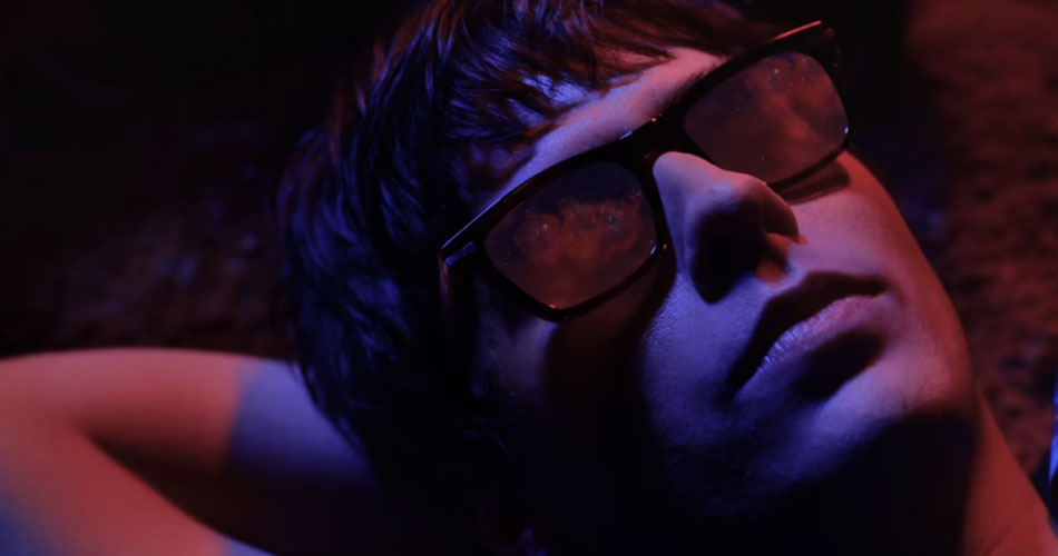 Jake Bugg mergulha em balada psicodélica no videoclipe do single “Lost”