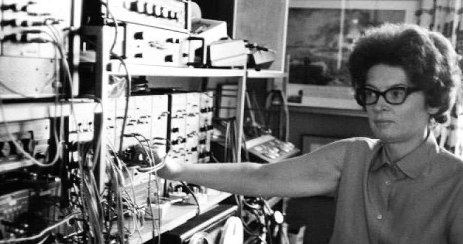 Pioneira da música eletrônica, Janet Beat lança seu 1º disco aos 83 anos