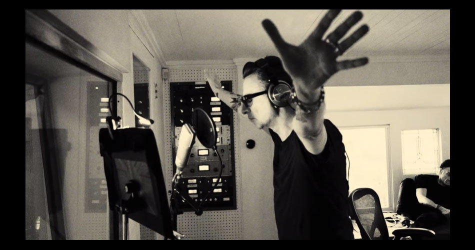 Dave Gahan, do Depeche Mode, lança álbum de releituras; ouça na íntegra