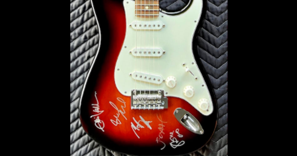 Pearl Jam anuncia sorteio de guitarra autografada pela banda