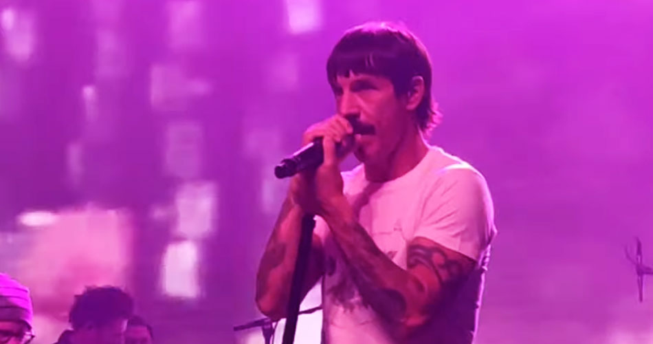 Red Hot Chili Peppers:  Anthony Kiedis faz performance ao vivo com clássico de Lou Reed