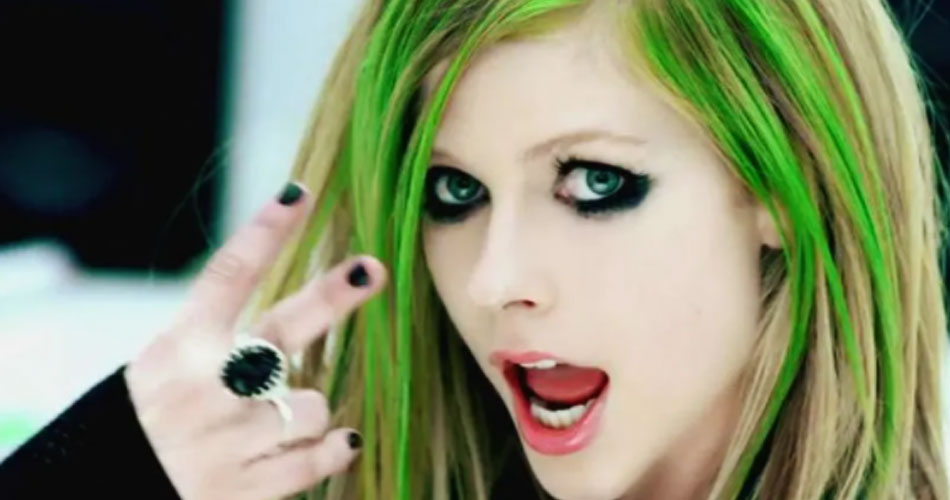 Avril Lavigne está de volta ao pop-punk com seu novo álbum “Love Sux”
