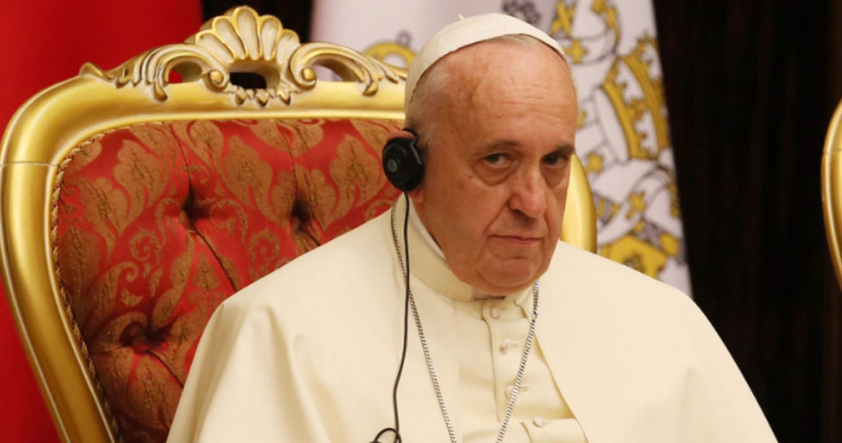 Papa Francisco é flagrado saindo de loja de discos em Roma