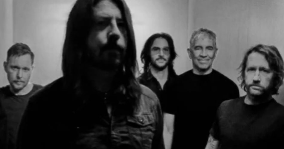 Site registra comoção de Dave Grohl na chegada do Foo Fighters aos Estados Unidos