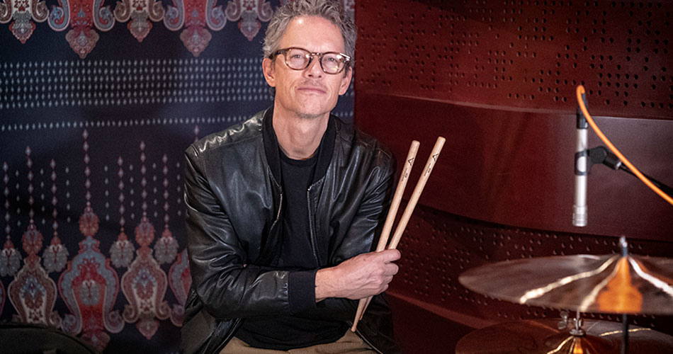Baterista original do Pearl Jam toca com a banda pela primeira vez em 31 anos