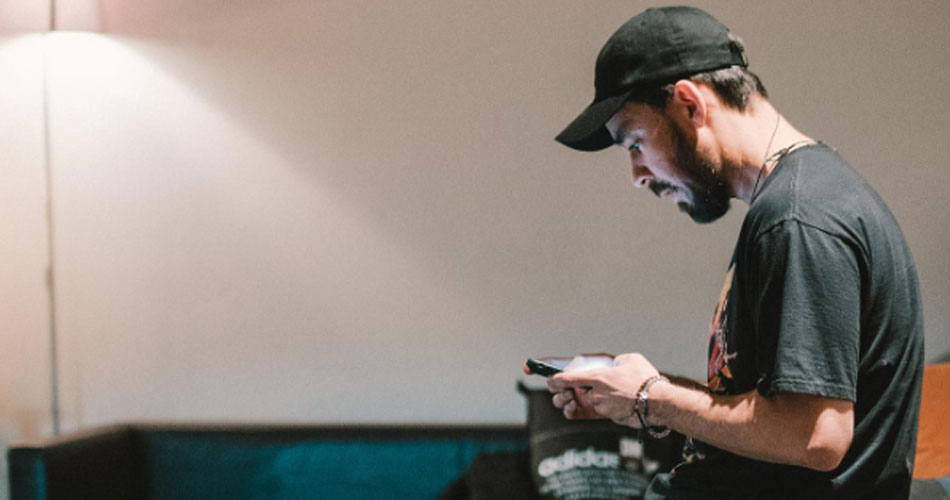 Músicos estão sendo pressionados para criar conteúdos de redes sociais, alerta Mike Shinoda