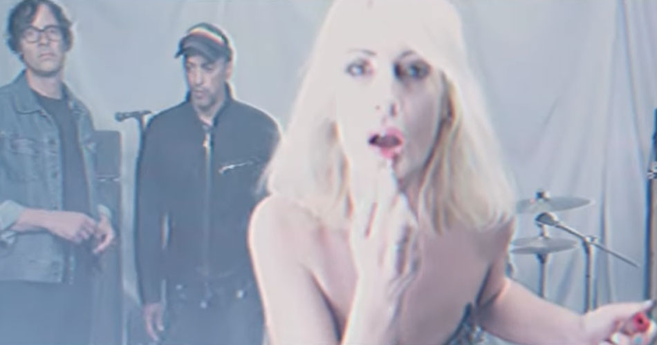 Metric resgata “clima de MTV” em videoclipe do single “What Feels Like Eternity”