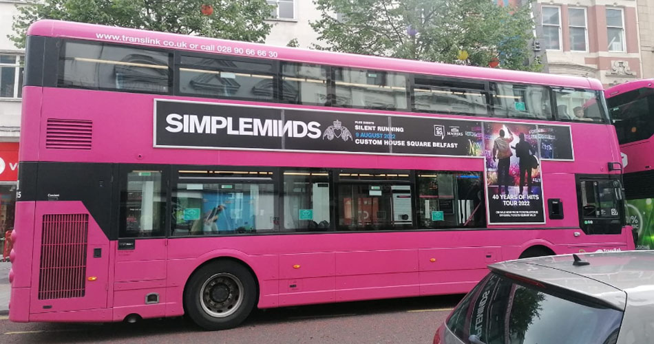 “Ônibus do Simple Minds” promove show da banda na Irlanda do Norte