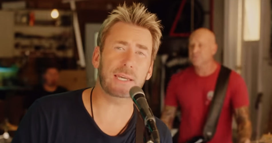 Vídeo: vocalista do Nickelback enfrenta problemas com a voz em show nos EUA