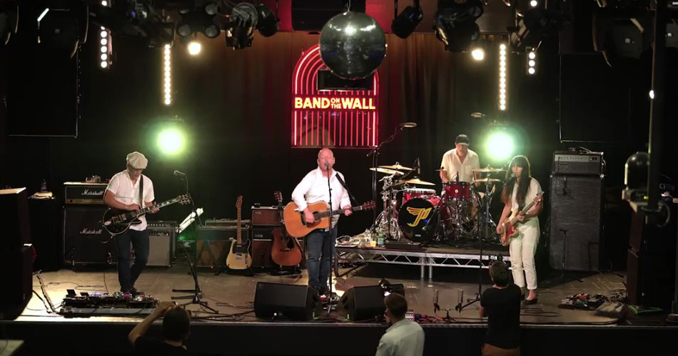 Pixies lança vídeo ao vivo para “There’s a Moon On”