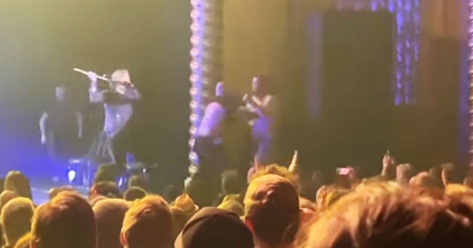 The Black Crowes: fã invade palco e é expulso a golpes de guitarra e pedestal de microfone
