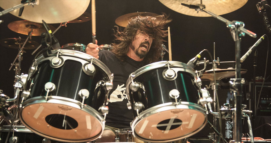 Revista diz quem é o favorito para ser novo baterista do Foo Fighters