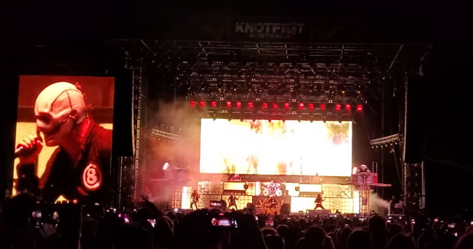 Vídeos: Slipknot interrompe show após fã escalar torre de som