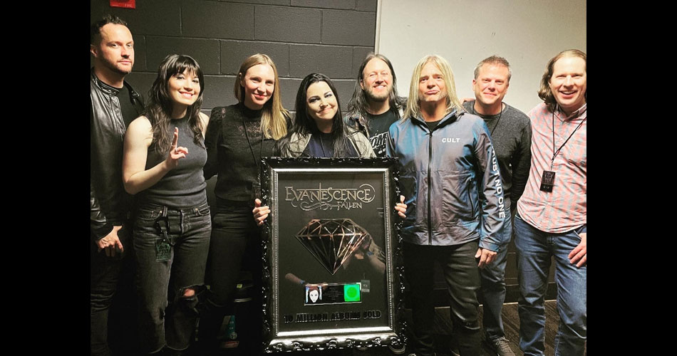 Evanescence recebe placa de diamante por 10 milhões de cópias vendidas do disco “Fallen”