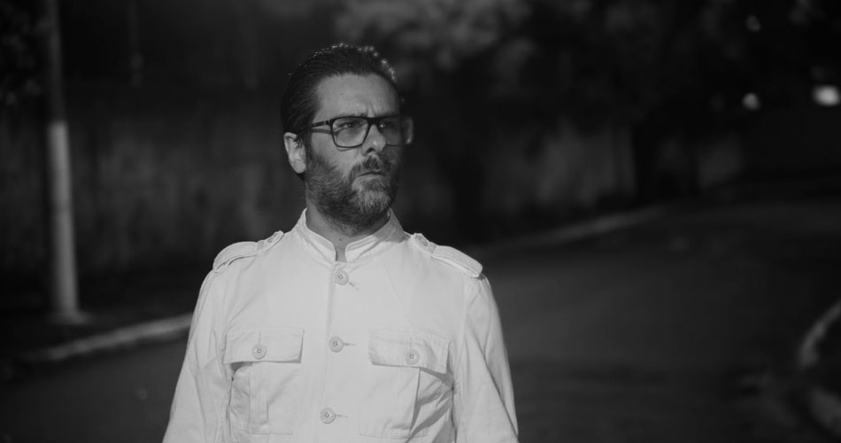 Hugo Mariutti, ex-Shaman, lança lyric video do single “Ghosts”