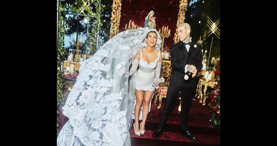Travis Barker compartilha vídeo para celebrar um ano de casamento com Kourtney Kardashian