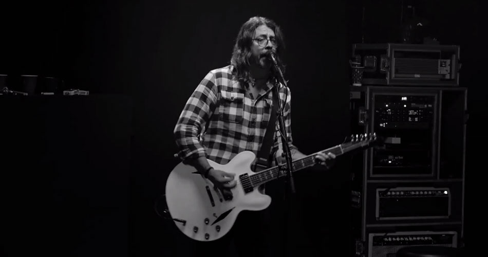 Foo Fighters mostra nova música em evento on-line; veja vídeo de “Nothing At All”