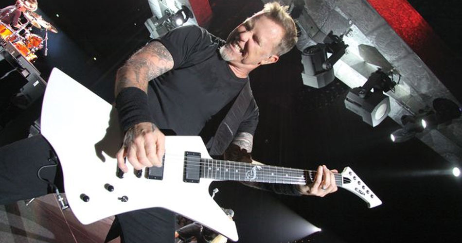 Metallica: James Hetfield faz solo de guitarra com ajuda da plateia