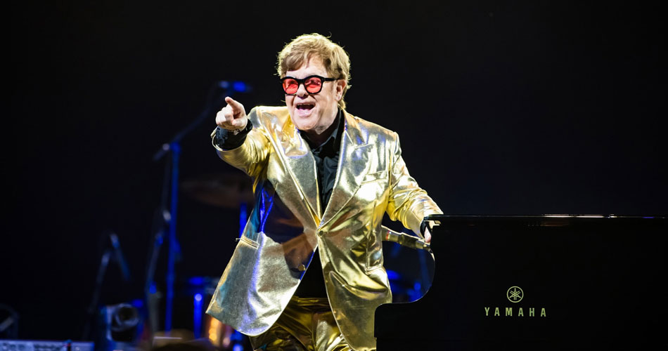 Turnê de despedida de Elton John rompe barreira de 900 milhões de dólares em receita