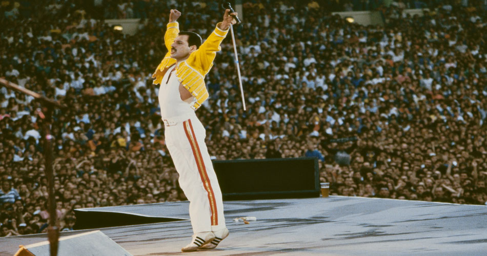 Exposição apresenta itens pessoais de Freddie Mercury antes de leilão histórico