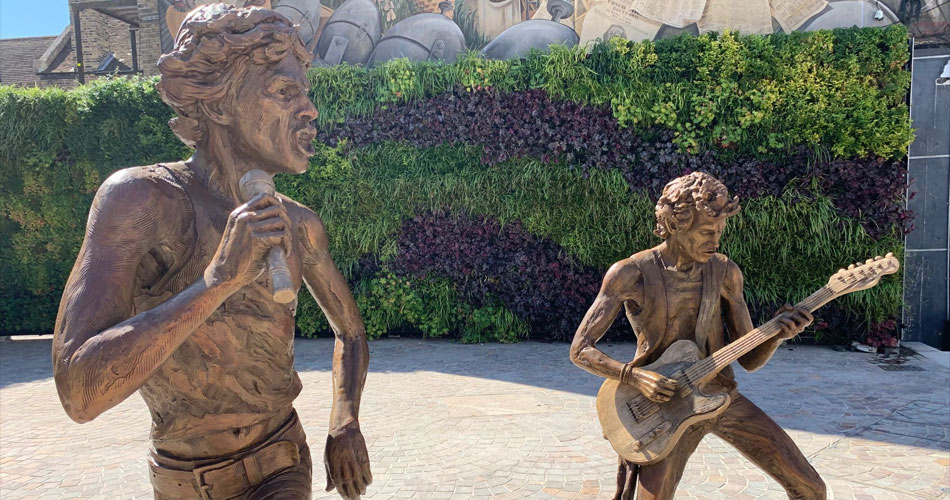 Estátuas de Mick Jagger e Keith Richards são inauguradas na Inglaterra