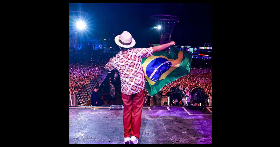 Bruno Mars encerra segunda noite de The Town com público brasileiro em suas mãos