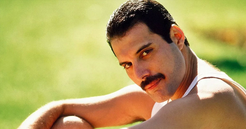 Leilão de itens pessoais de Freddie Mercury arrecada mais de 240 milhões de reais