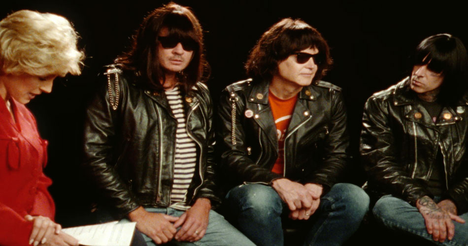 Blink-182 celebra Ramones em seu novo single; veja o clipe