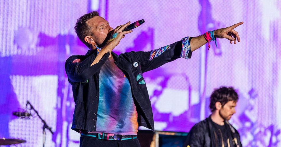Coldplay faz show na Malásia com risco de ter energia do palco cortada a qualquer momento