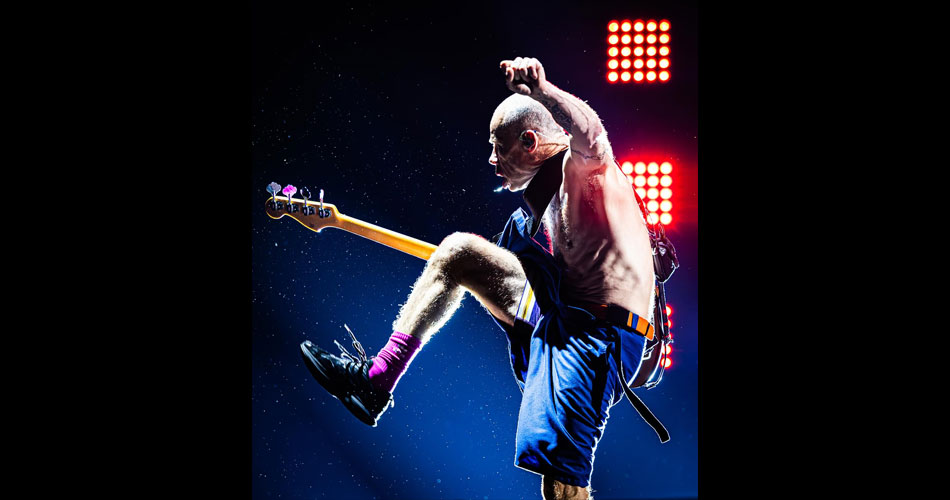 Prestes a encerrar turnê do RHCP no Brasil, Flea manifesta-se sobre o clima do país