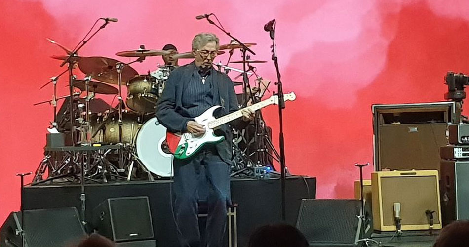 Eric Clapton usa “guitarra palestina” durante evento em prol das vítimas da Faixa de Gaza