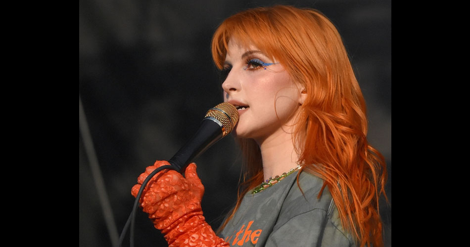 Após “limpar” suas redes sociais, Paramore cancela show em festival nos Estados Unidos