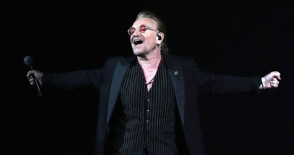 U2 faz cover do Crowded House e diz que “Rock And Roll é o som da liberdade”