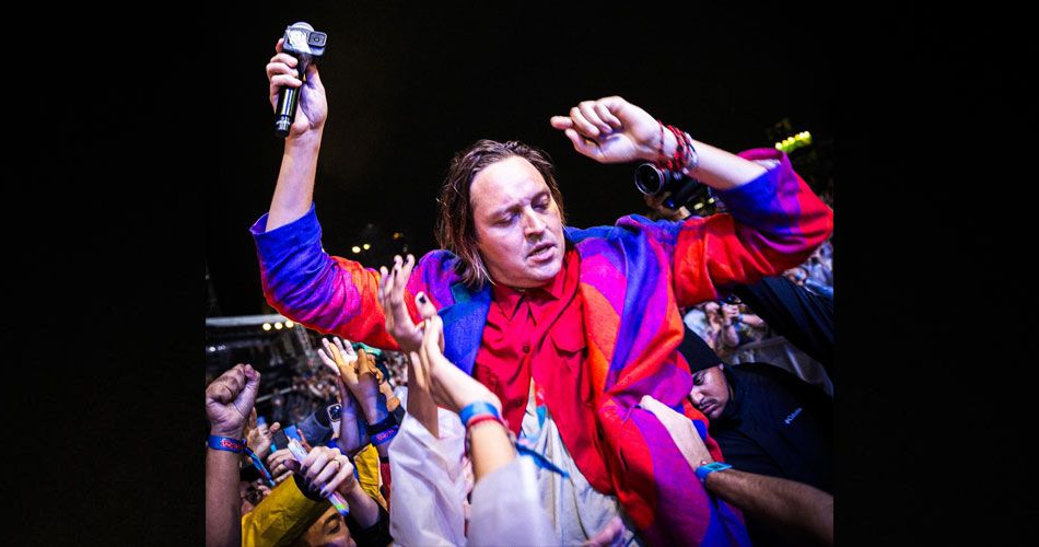 Arcade Fire faz show impecável no Lollapalooza Brasil