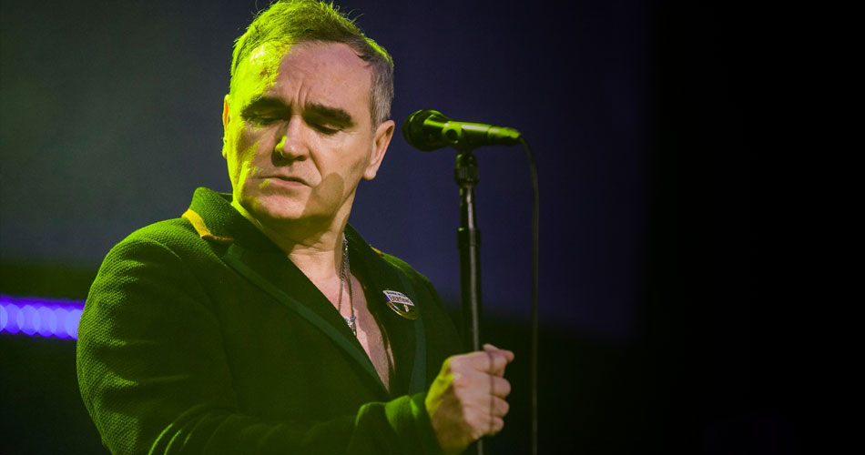 Morrissey anuncia relançamento de álbum ao vivo e planeja retorno aos palcos